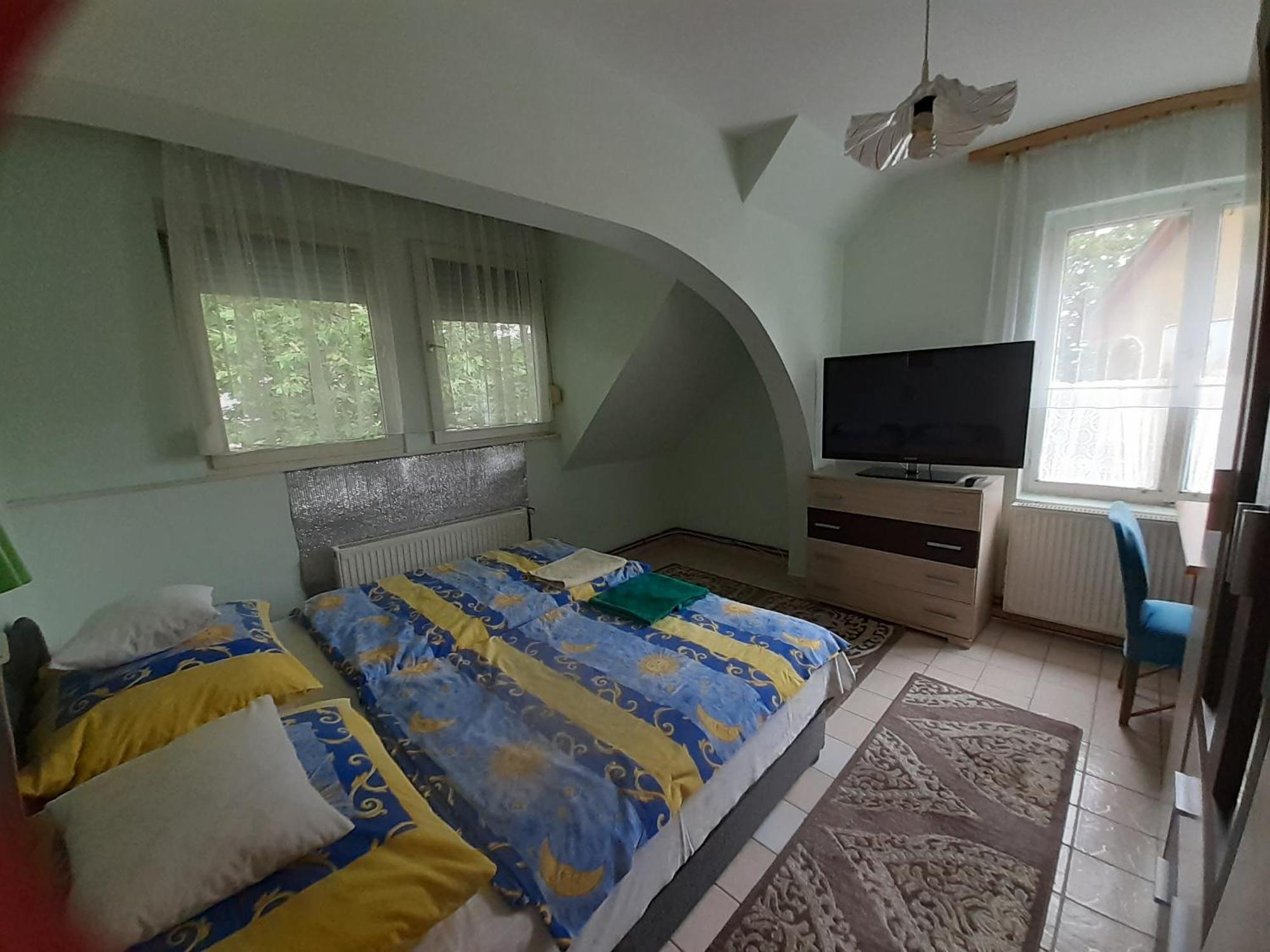 Prima Piheno Hotel Miskolc Bagian luar foto