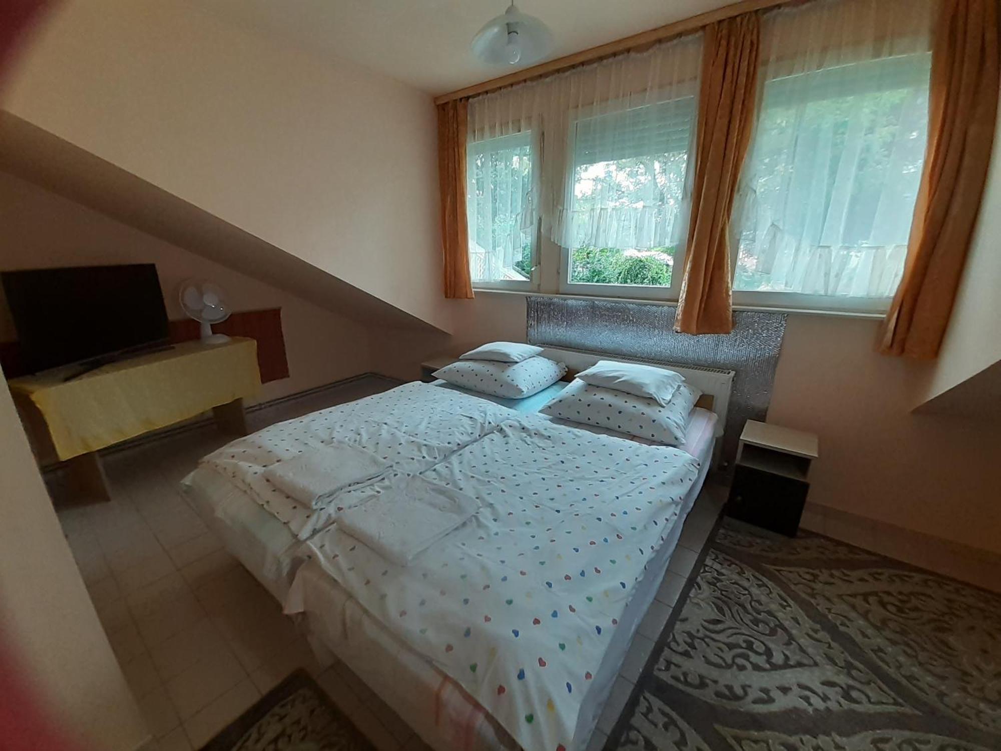 Prima Piheno Hotel Miskolc Bagian luar foto