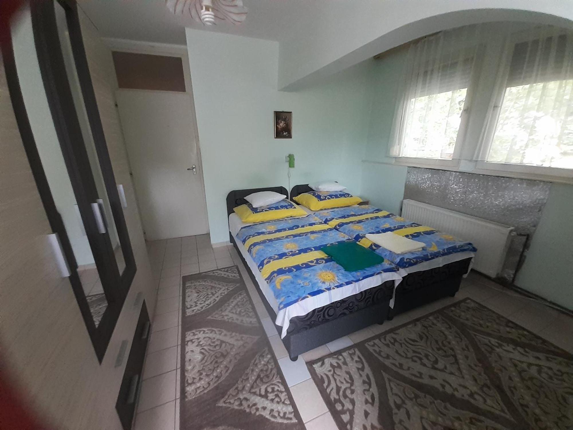Prima Piheno Hotel Miskolc Bagian luar foto