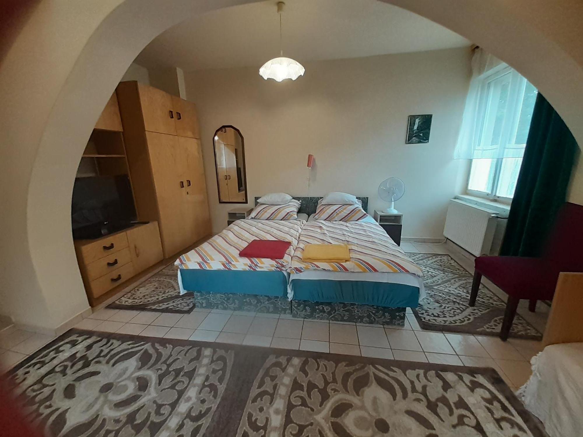 Prima Piheno Hotel Miskolc Bagian luar foto